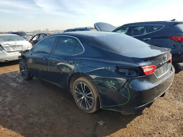 4T1B11HK0JU630026 2018 TOYOTA CAMRY - Image 2