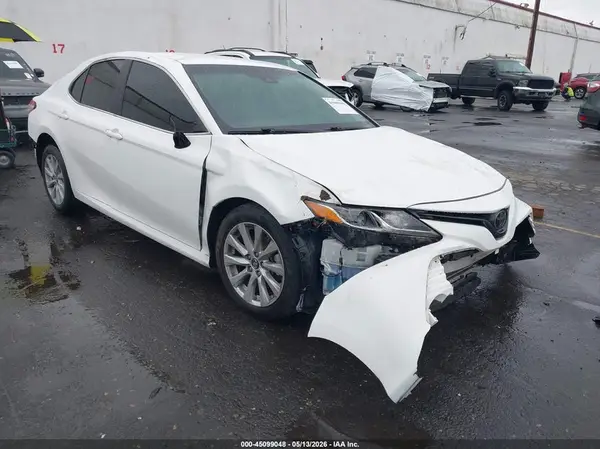 4T1B11HK0JU630107 2018 TOYOTA CAMRY - Image 1