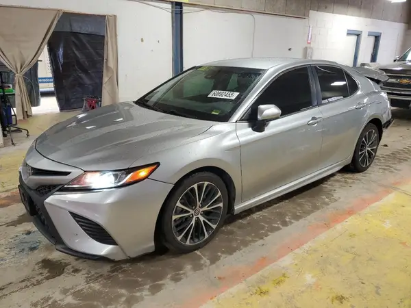4T1B11HK0JU630298 2018 TOYOTA CAMRY - Image 1