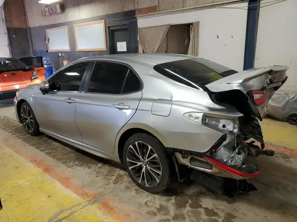 4T1B11HK0JU630298 2018 TOYOTA CAMRY - Image 2