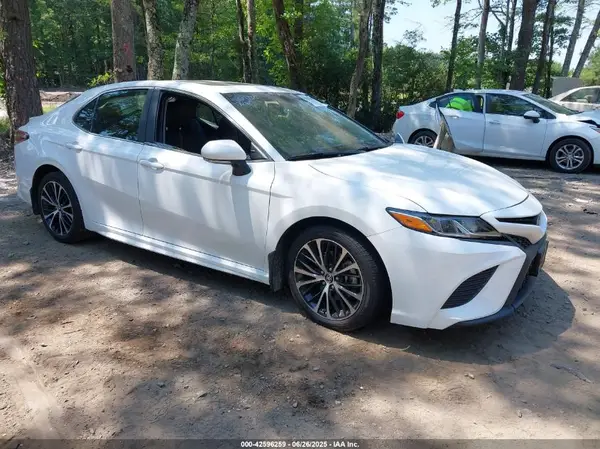 4T1B11HK0JU630799 2018 TOYOTA CAMRY - Image 1