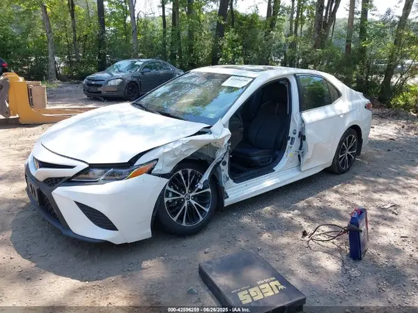 4T1B11HK0JU630799 2018 TOYOTA CAMRY - Image 2