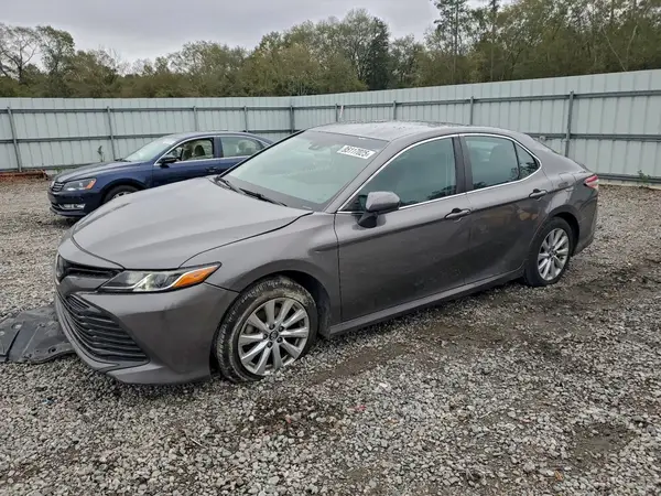 4T1B11HK0JU631483 2018 TOYOTA CAMRY - Image 1