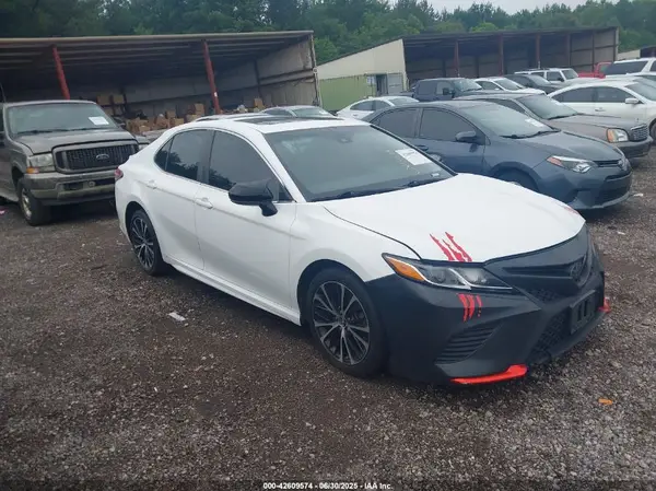 4T1B11HK0JU632245 2018 TOYOTA CAMRY - Image 1