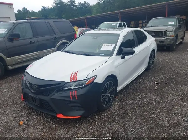 4T1B11HK0JU632245 2018 TOYOTA CAMRY - Image 2