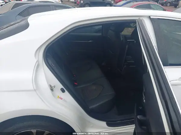 4T1B11HK0JU632245 2018 TOYOTA CAMRY - Image 8