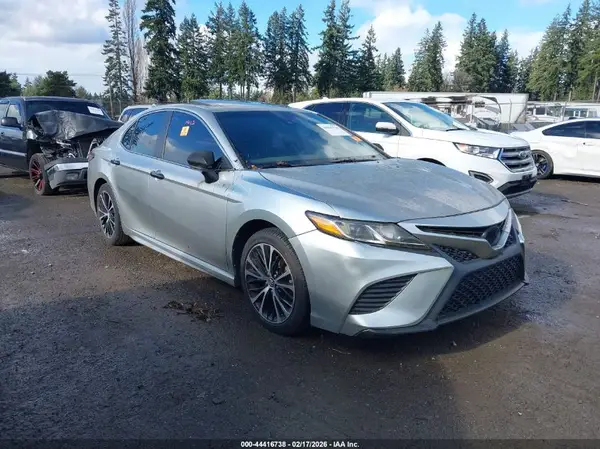 4T1B11HK0JU634321 2018 TOYOTA CAMRY - Image 1