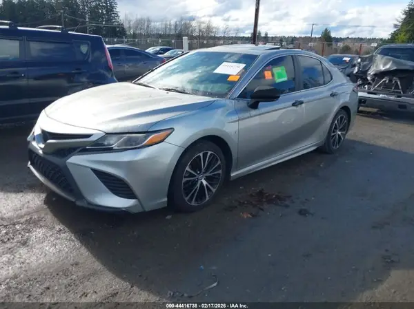 4T1B11HK0JU634321 2018 TOYOTA CAMRY - Image 2