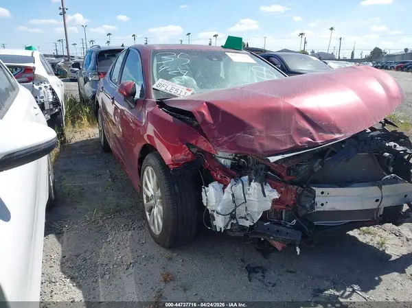 4T1B11HK0JU634593 2018 TOYOTA CAMRY - Image 1