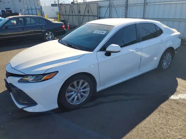 4T1B11HK0JU635503 2018 TOYOTA CAMRY - Image 1