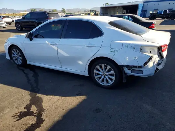 4T1B11HK0JU635503 2018 TOYOTA CAMRY - Image 2