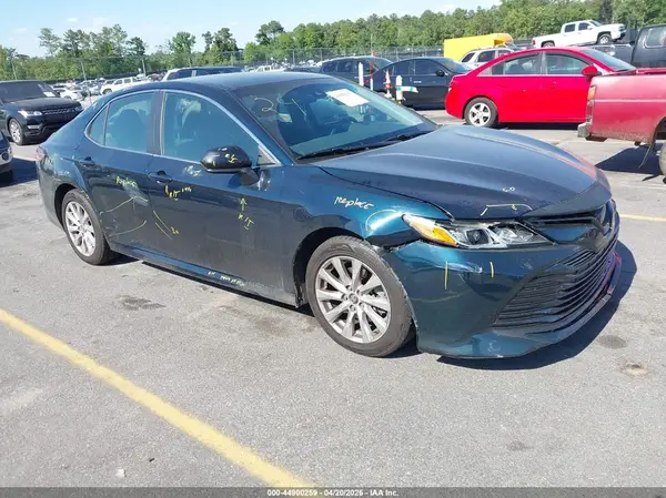 4T1B11HK0JU635761 2018 TOYOTA CAMRY - Image 1