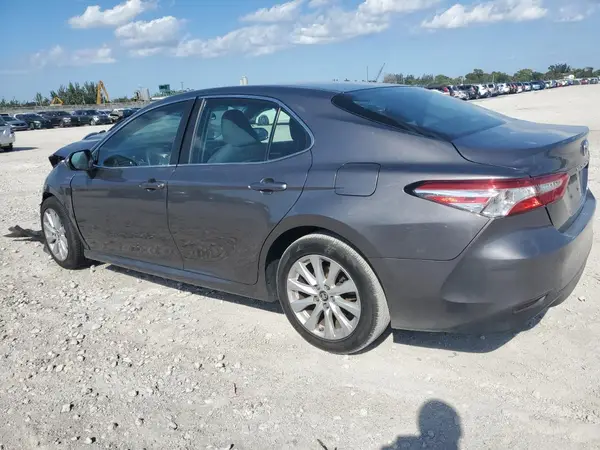 4T1B11HK0JU636344 2018 TOYOTA CAMRY - Image 2