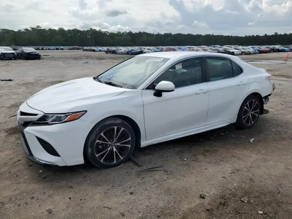 4T1B11HK0JU638143 2018 TOYOTA CAMRY - Image 1
