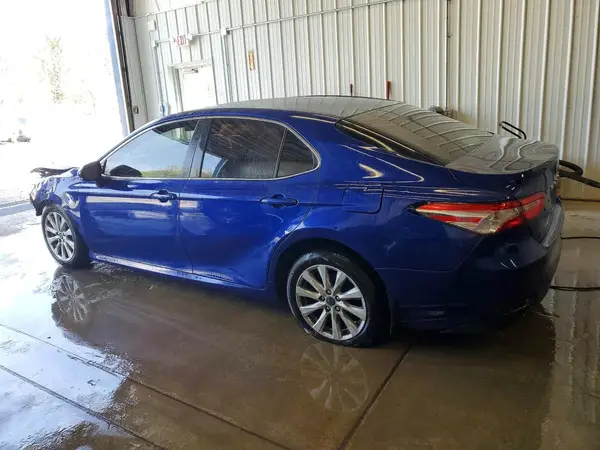 4T1B11HK0JU638188 2018 TOYOTA CAMRY - Image 2