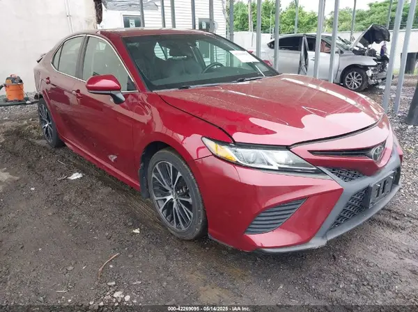4T1B11HK0JU639373 2018 TOYOTA CAMRY - Image 1