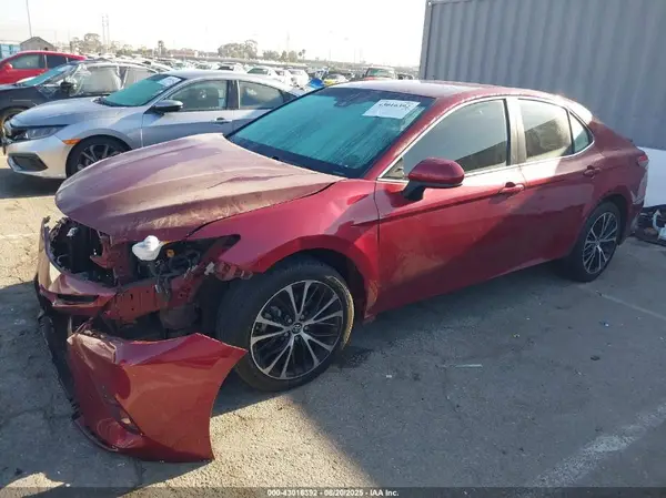 4T1B11HK0JU641365 2018 TOYOTA CAMRY - Image 2