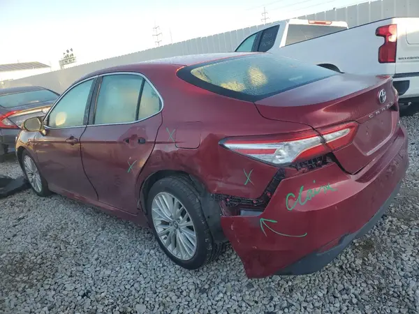 4T1B11HK0JU642211 2018 TOYOTA CAMRY - Image 2