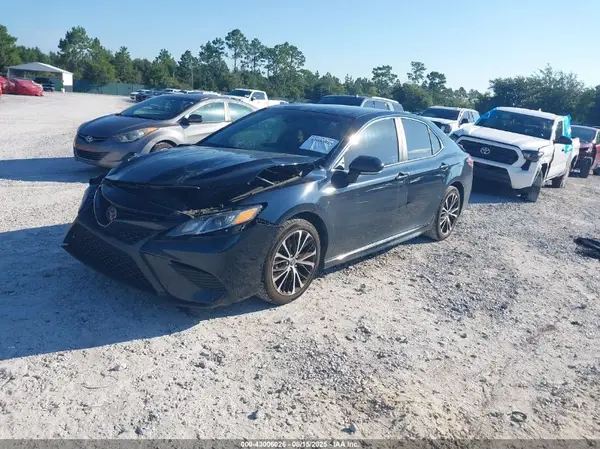 4T1B11HK0JU643861 2018 TOYOTA CAMRY - Image 2