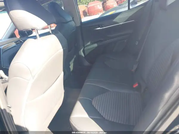 4T1B11HK0JU643861 2018 TOYOTA CAMRY - Image 8