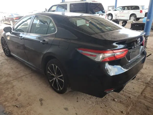 4T1B11HK0JU643908 2018 TOYOTA CAMRY - Image 2