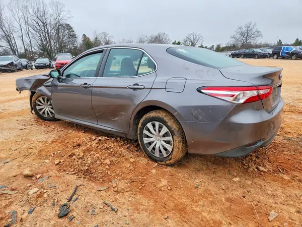 4T1B11HK0JU644847 2018 TOYOTA CAMRY - Image 2