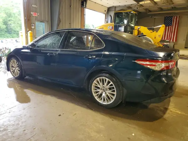 4T1B11HK0JU645576 2018 TOYOTA CAMRY - Image 2