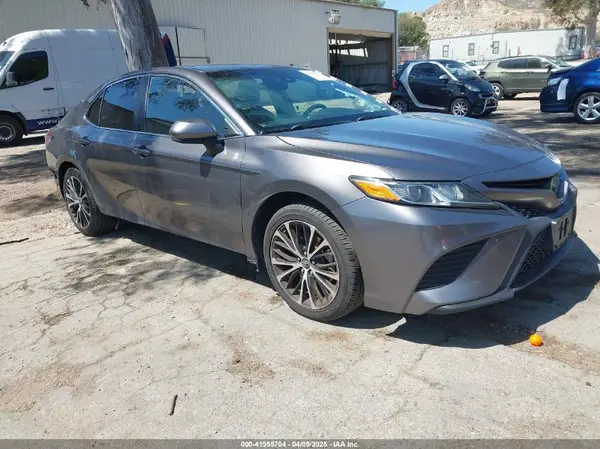 4T1B11HK0JU646985 2018 TOYOTA CAMRY - Image 1