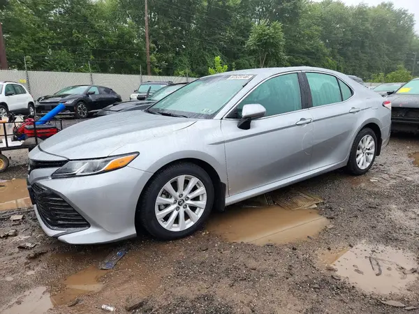 4T1B11HK0JU647487 2018 TOYOTA CAMRY - Image 1