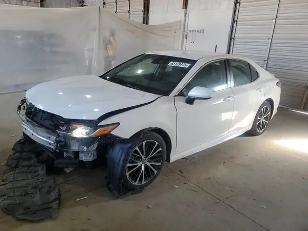 4T1B11HK0JU647764 2018 TOYOTA CAMRY - Image 1
