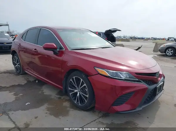 4T1B11HK0JU648056 2018 TOYOTA CAMRY - Image 1