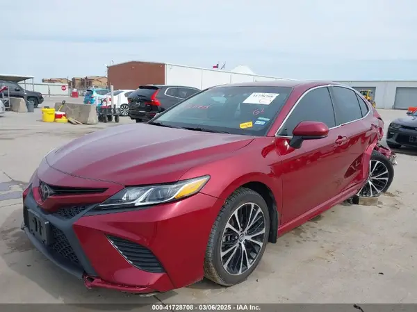 4T1B11HK0JU648056 2018 TOYOTA CAMRY - Image 2