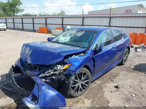 4T1B11HK0JU648476 2018 TOYOTA CAMRY - Image 2