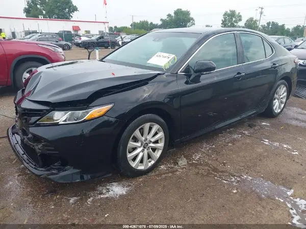 4T1B11HK0JU650101 2018 TOYOTA CAMRY - Image 2