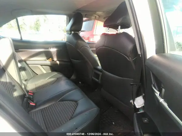 4T1B11HK0JU650941 2018 TOYOTA CAMRY - Image 8