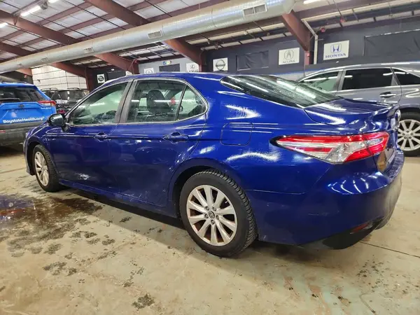 4T1B11HK0JU651393 2018 TOYOTA CAMRY - Image 2