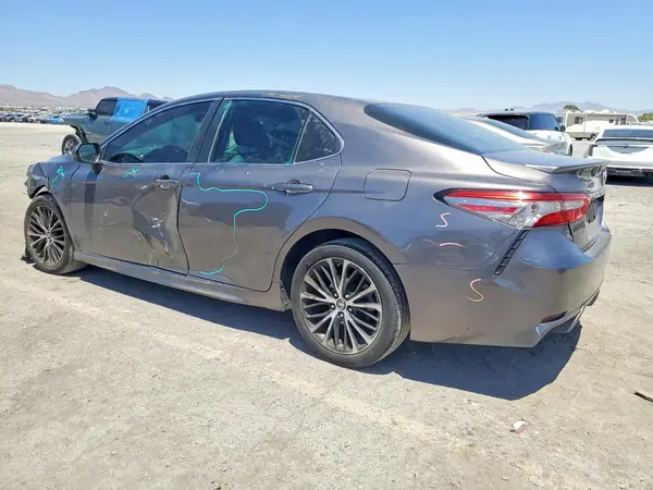 4T1B11HK0JU651619 2018 TOYOTA CAMRY - Image 2