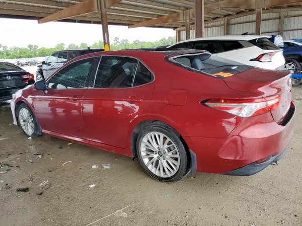 4T1B11HK0JU652740 2018 TOYOTA CAMRY - Image 2