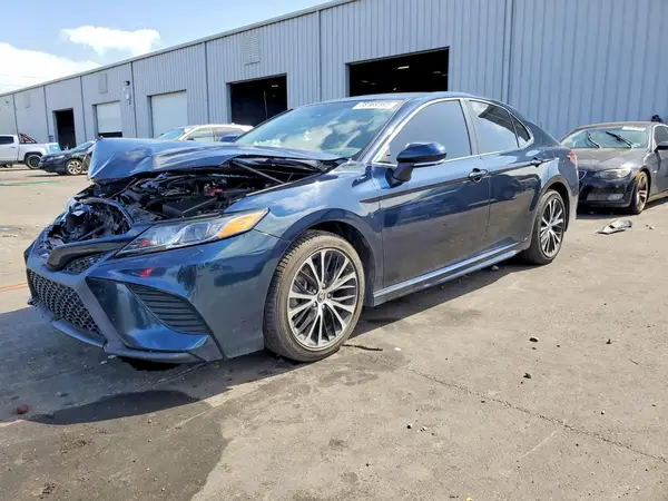 4T1B11HK0JU652821 2018 TOYOTA CAMRY - Image 1