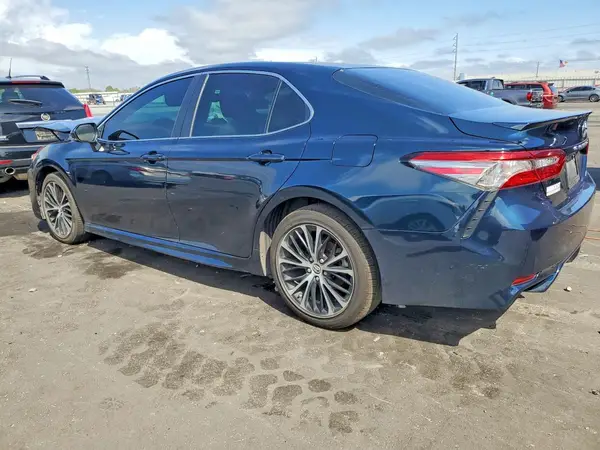4T1B11HK0JU652821 2018 TOYOTA CAMRY - Image 2
