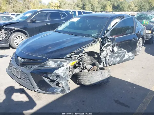 4T1B11HK0JU652978 2018 TOYOTA CAMRY - Image 2