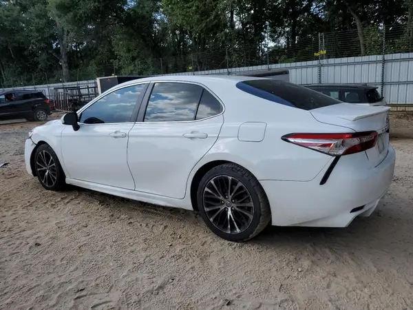 4T1B11HK0JU654388 2018 TOYOTA CAMRY - Image 2