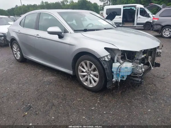 4T1B11HK0JU655086 2018 TOYOTA CAMRY - Image 1