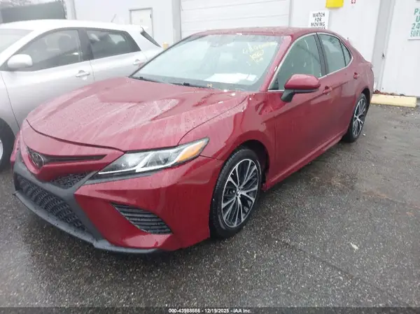 4T1B11HK0JU655136 2018 TOYOTA CAMRY - Image 2