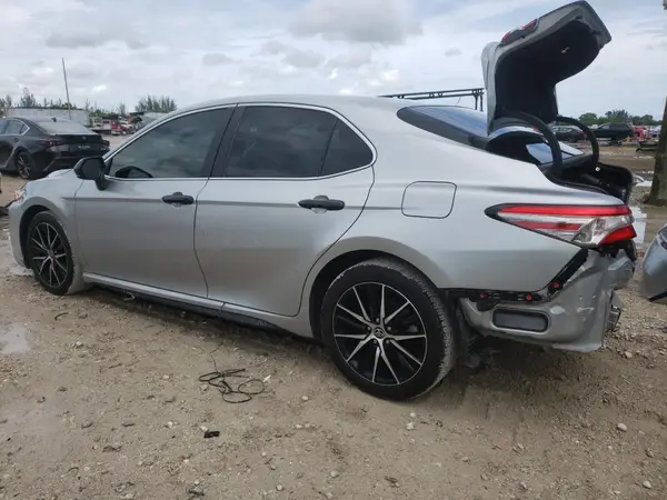 4T1B11HK0JU655783 2018 TOYOTA CAMRY - Image 2