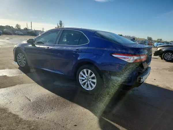4T1B11HK0JU657193 2018 TOYOTA CAMRY - Image 2
