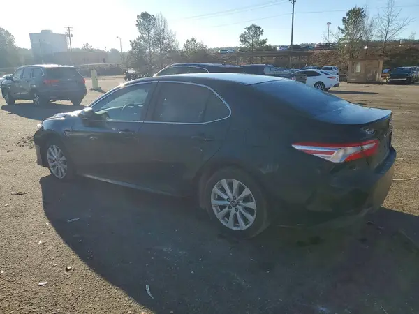 4T1B11HK0JU657243 2018 TOYOTA CAMRY - Image 2