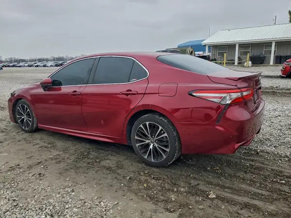 4T1B11HK0JU657548 2018 TOYOTA CAMRY - Image 2