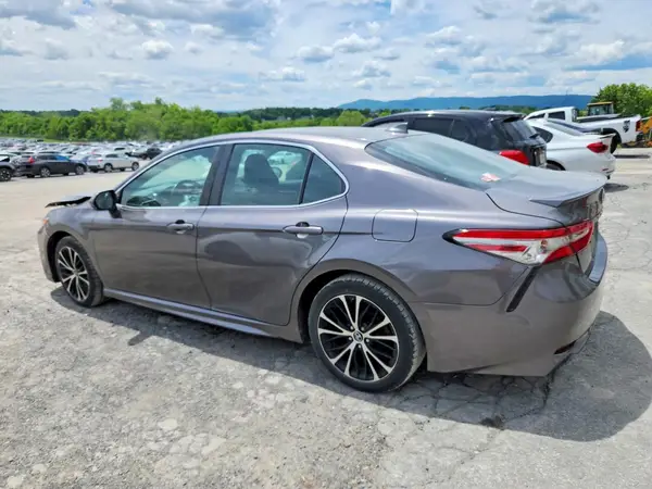 4T1B11HK0JU657596 2018 TOYOTA CAMRY - Image 2