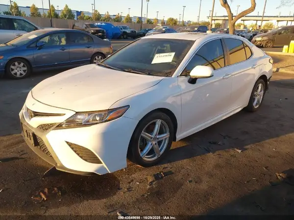 4T1B11HK0JU657646 2018 TOYOTA CAMRY - Image 2
